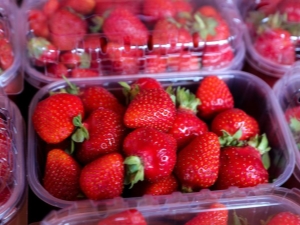 How to store strawberries in the refrigerator?
