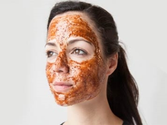 Mask with cinnamon and honey