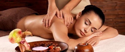 Massage with tonka bean oil
