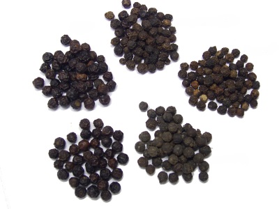 Varieties of black peppercorns