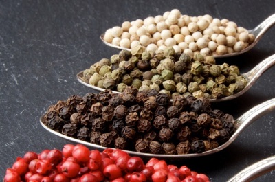All types of peppercorns