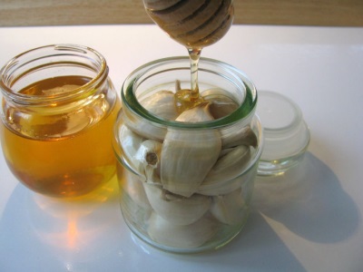 Garlic tincture with honey