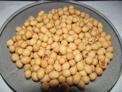 Peanuts cooked in coconut glaze