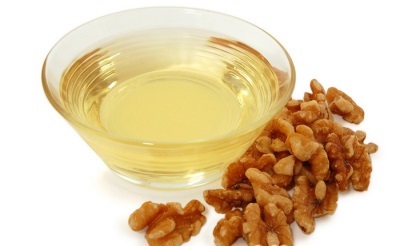 The use of walnut oil for cosmetic purposes