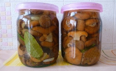 Hot pickling of mushrooms