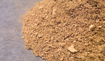 Safrani seente pulbrit kasutatakse kosmeetilistel eesmärkidel.