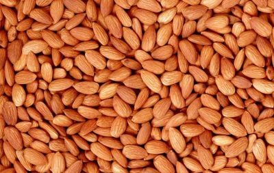 Varieties of almonds