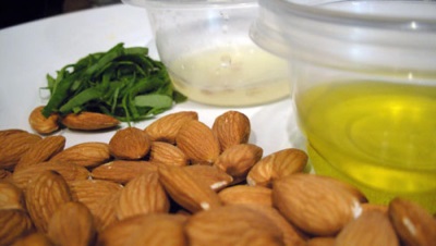 Almond oil for youthful lips